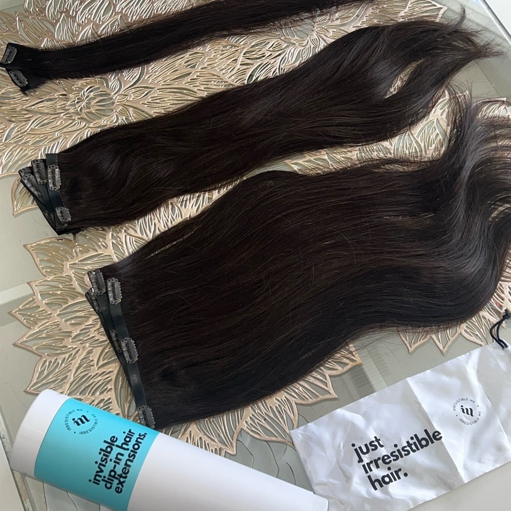 Irresistible Me Dark brown 24” clip ins